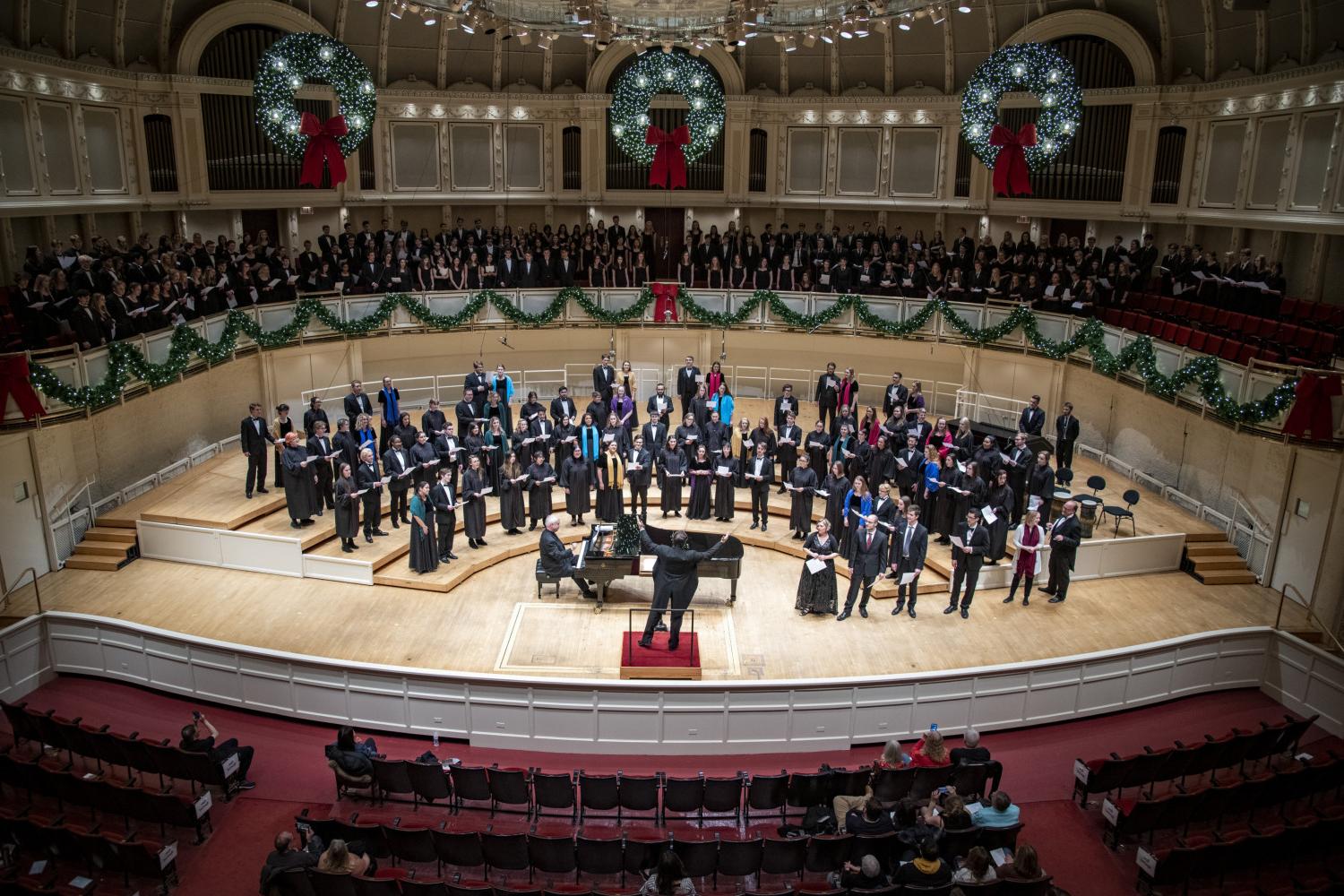 <a href='http://rhc.lfkgw.com'>bv伟德ios下载</a>合唱团在芝加哥交响音乐厅演出.